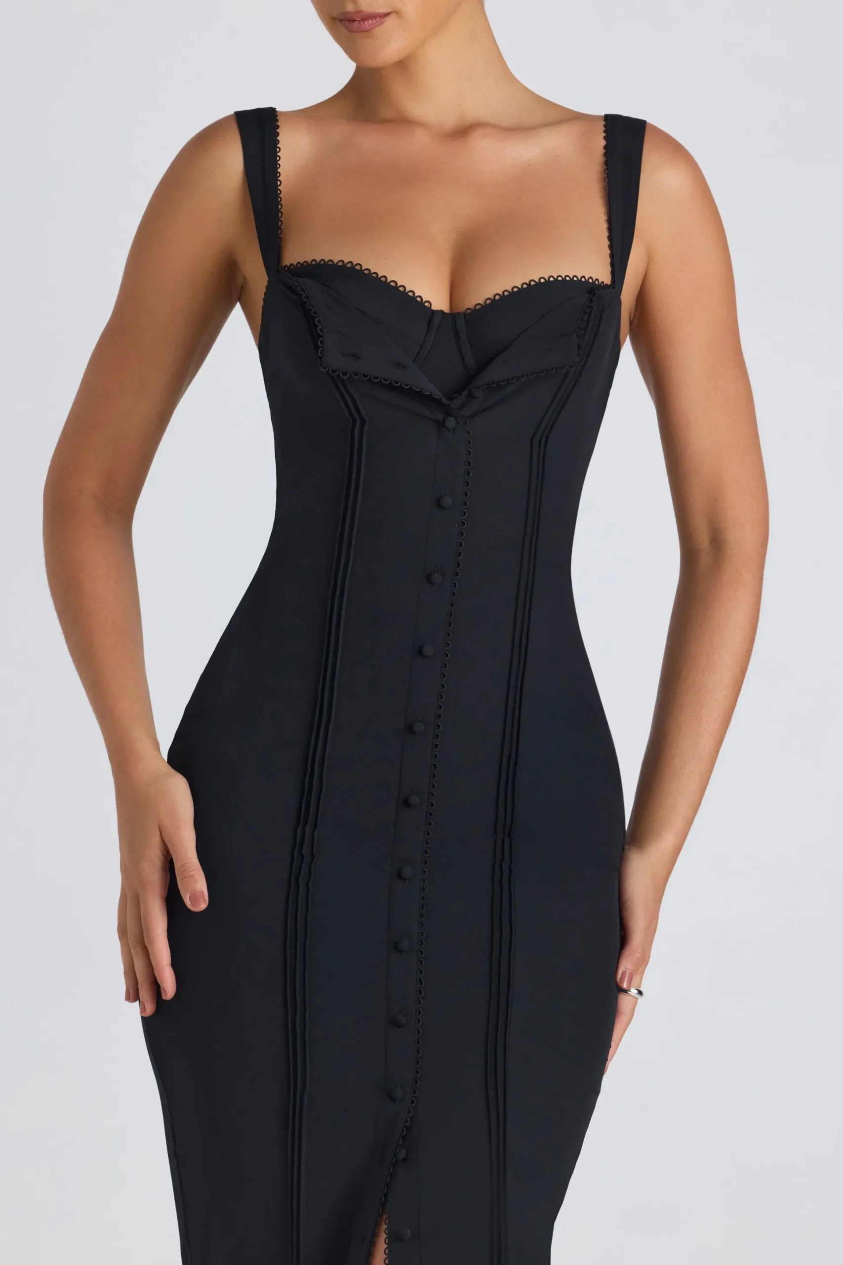 Oh Polly Wedding Guest | Night Out^Button-Detail Midaxi Dress in Black