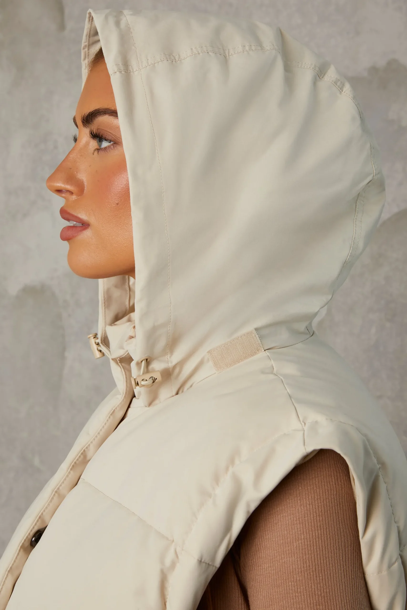 Oh Polly Coats^Cropped Puffer Jacket with Detachable Sleeves in Sand