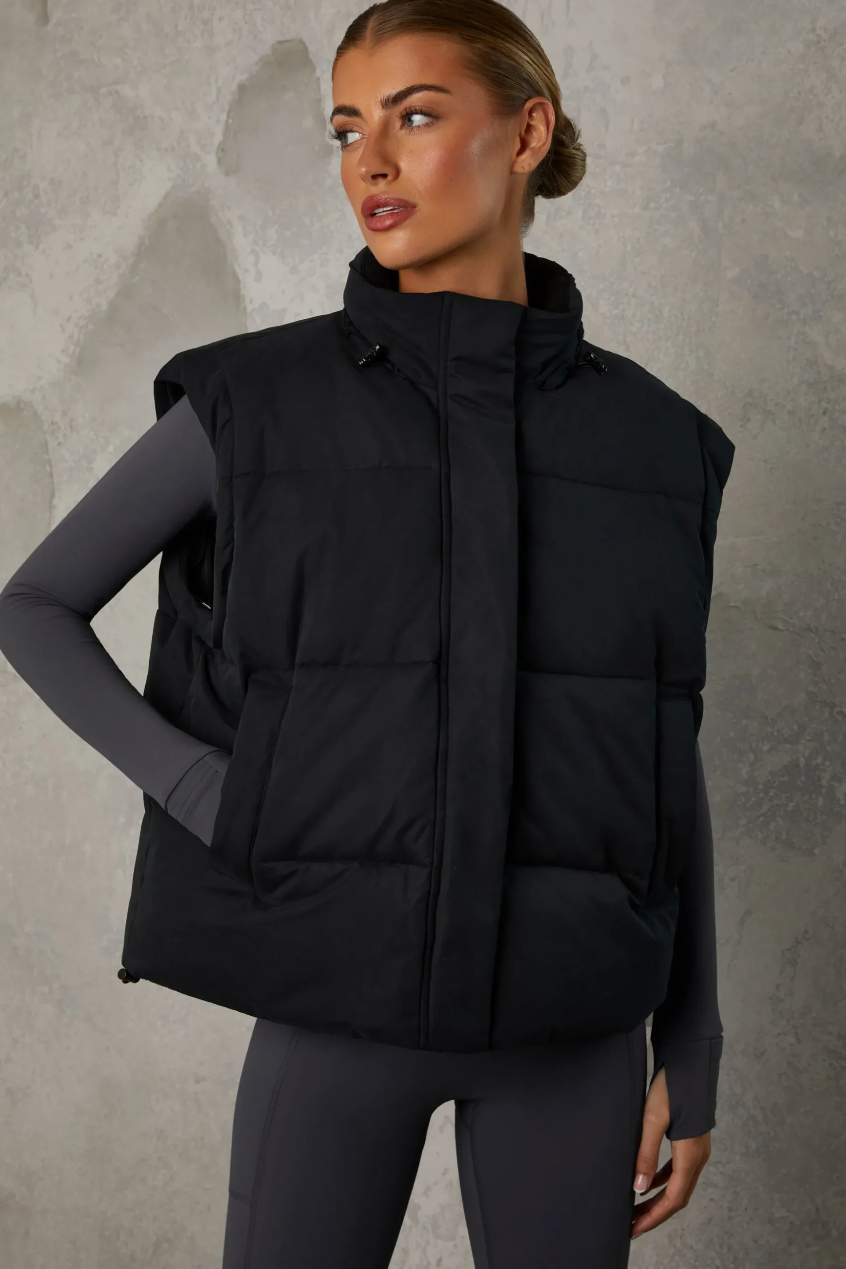 Oh Polly Coats^Cropped Puffer Jacket with Detachable Sleeves in Black
