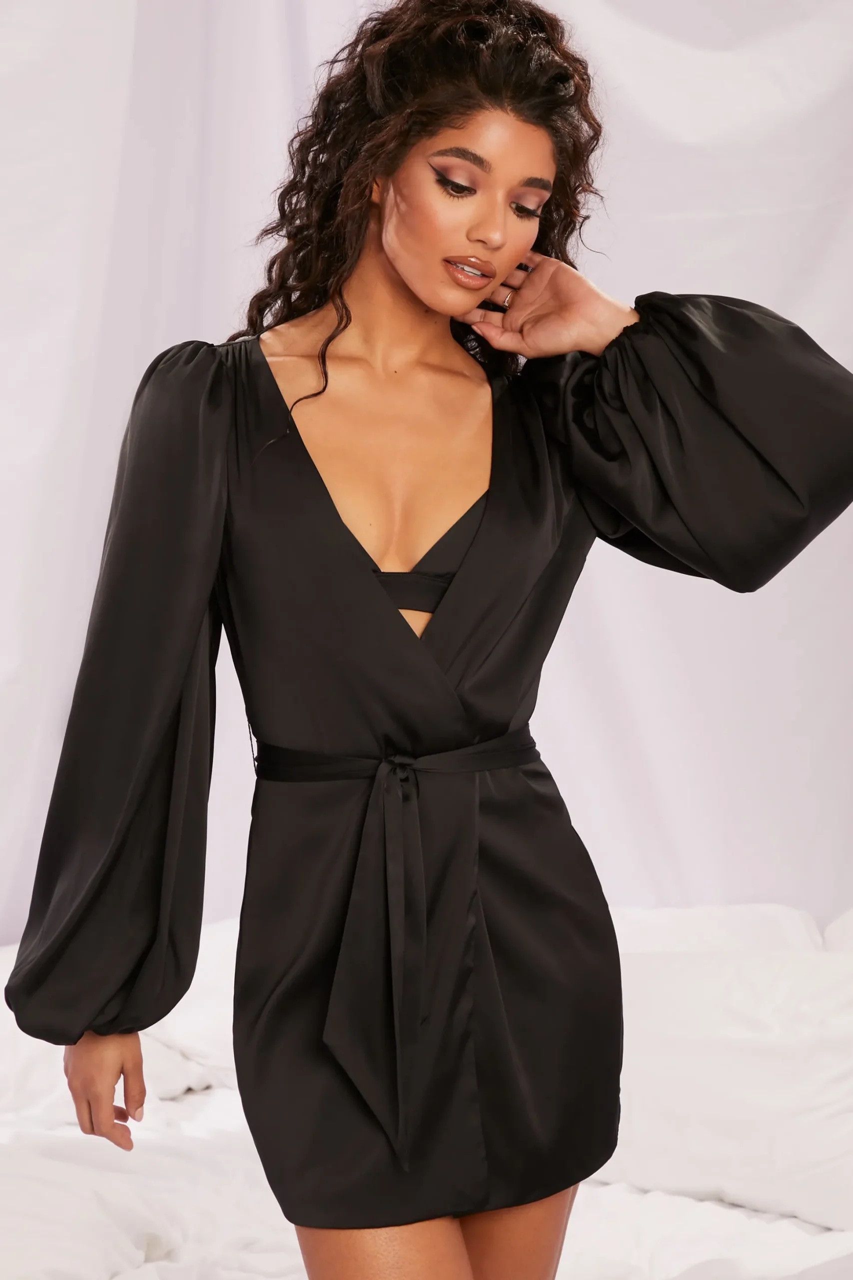 Oh Polly Women'S Clothing Sale - $65 And Under | Women'S Clothing Sale - $40 And Under^Satin Balloon Sleeve Robe in Black