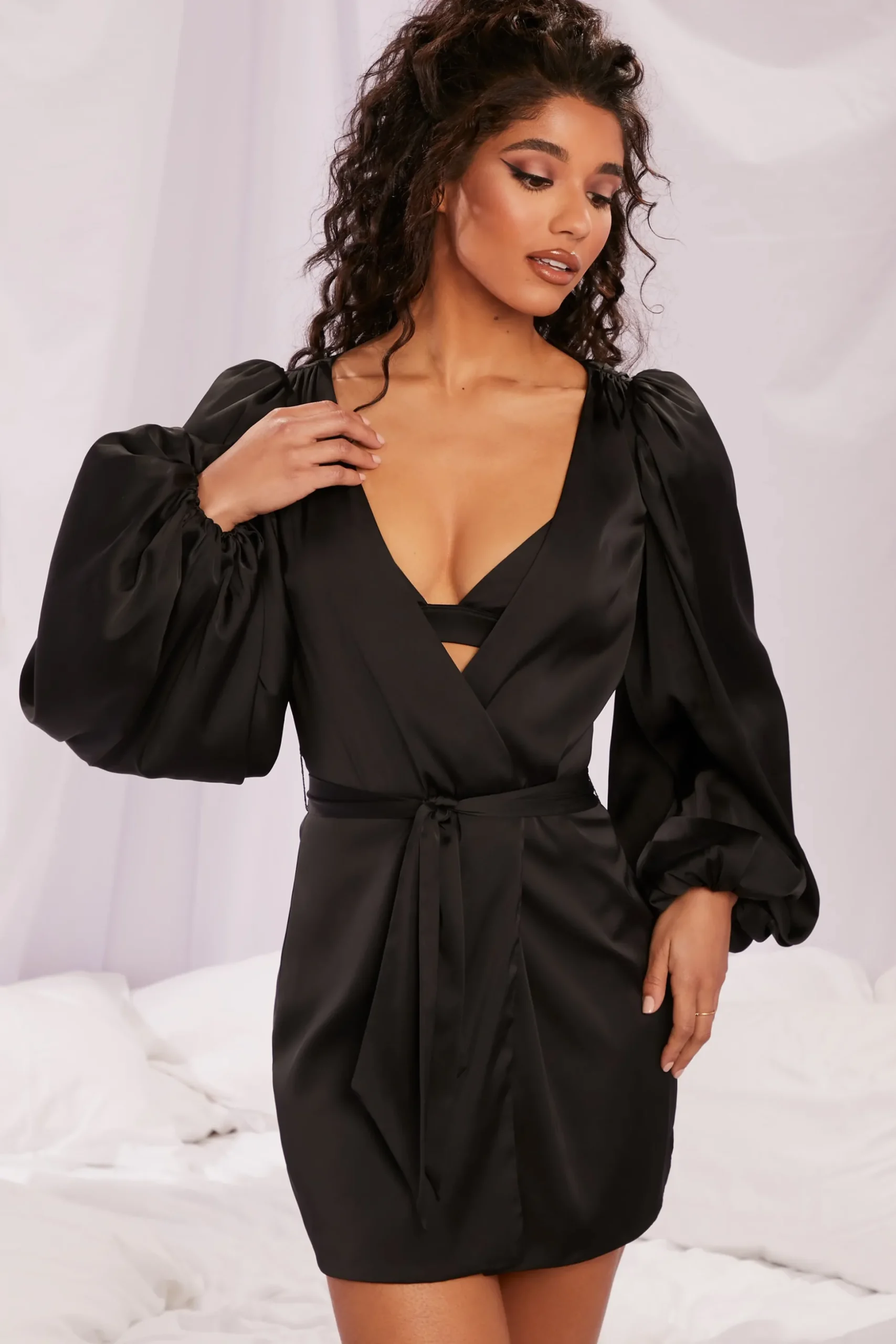 Oh Polly Women'S Clothing Sale - $65 And Under | Women'S Clothing Sale - $40 And Under^Satin Balloon Sleeve Robe in Black