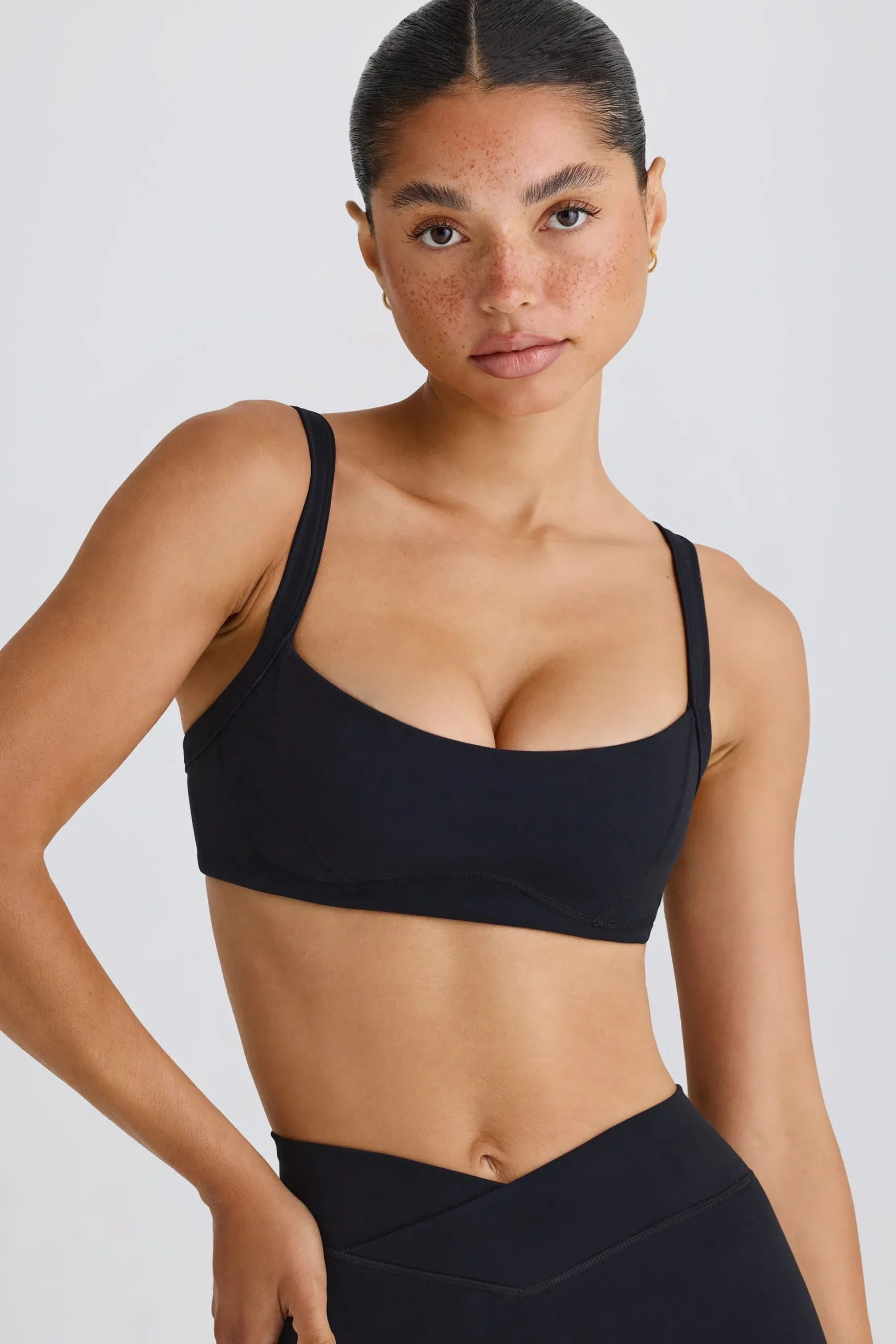 Oh Polly Matching Sets | Sports Bras^Soft Active Contrast-Trim Sports Bra in Black