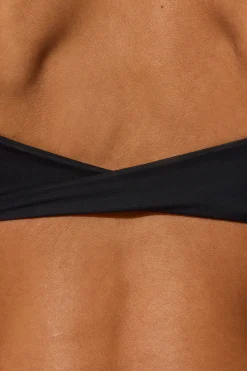 Oh Polly Matching Sets | Sports Bras^Twist Back Scoop Neck Sports Bra in Black